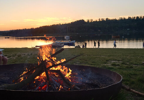 Lagerfeuer am Abend