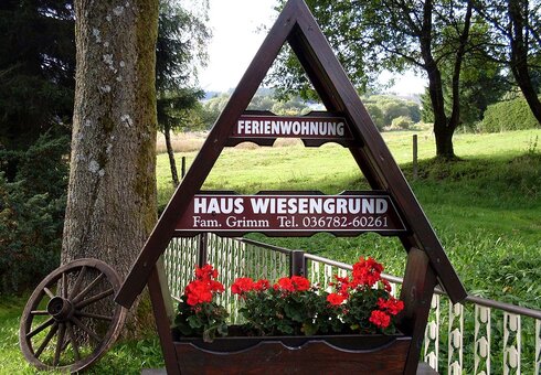 Schild vor dem Haus