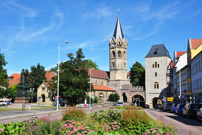 Karlsplatz mit Nikolaikirche und Nikolaitor
