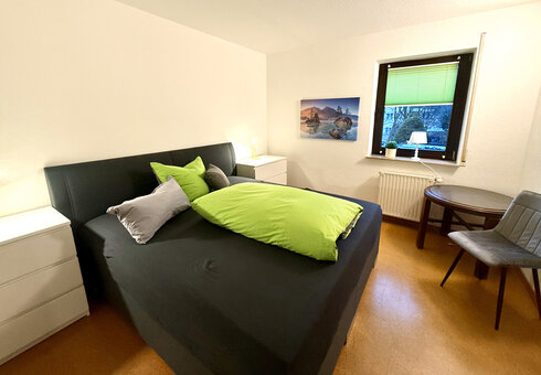 Schlafzimmer mit Doppelbett