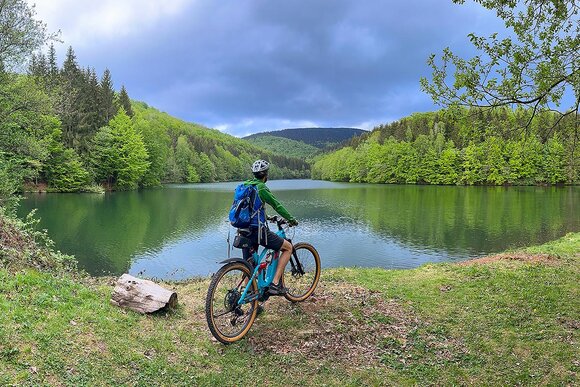 Radfahren an der Talsperre Erletor