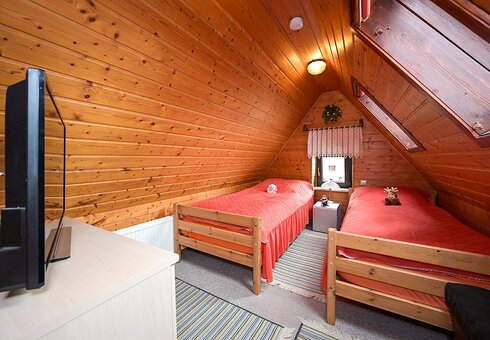 Schlafzimmer mit getrennten Betten