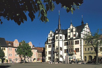 Markt mit Rathaus in Saalfeld 