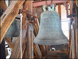 Glockenstube mit großer Glocke