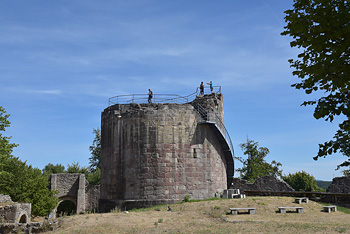 Bergfried der Burg Henneberg
