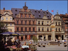 Fischmarkt mit Erfurter Roland und Haus