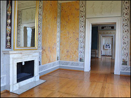 Klassizistisches Interieur