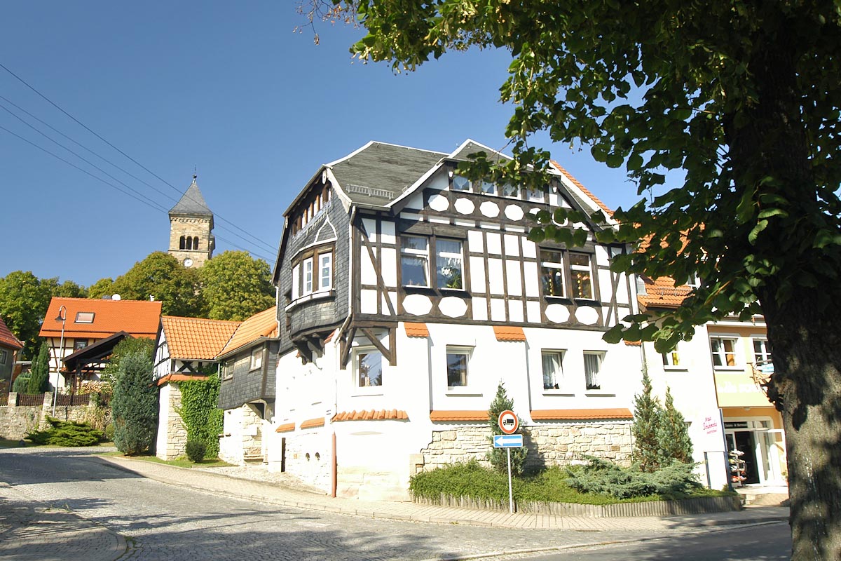 Fachwerkhaus + Kirche in Bad Klosterlausnitz