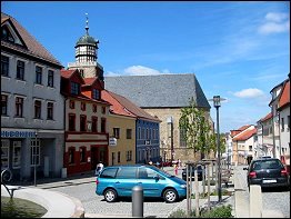 Blick zum Marktplatz mit Pfarrkirche