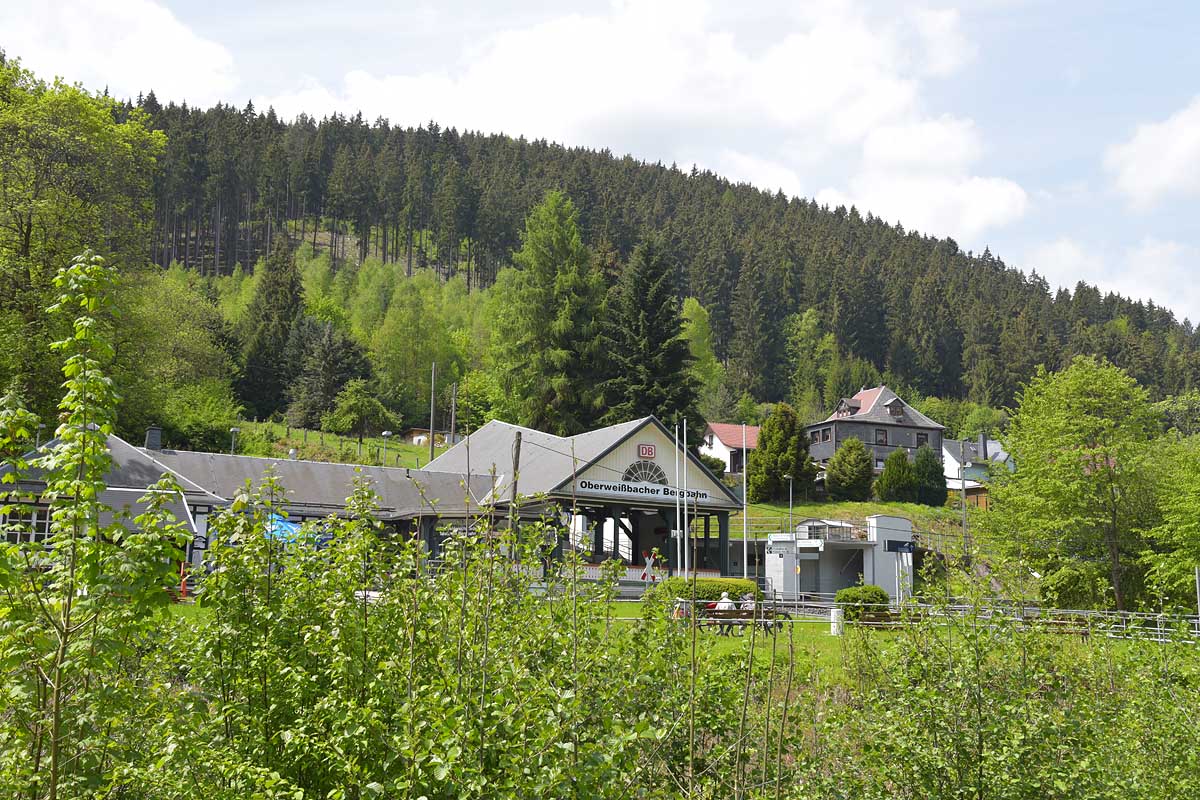 Obstfelderschmiede mit Bergbahn-Talstation