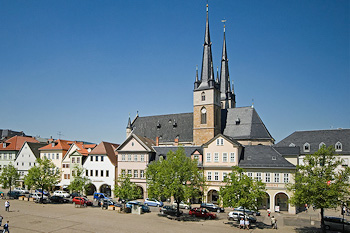 Markt in Saalfeld mit Johanneskirche