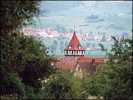 Blick auf Stedlingen mit der Dorfkirche