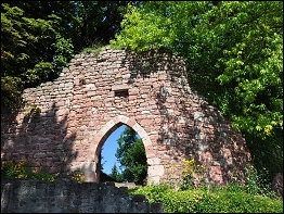 Ruinen bei Burg Maienluft