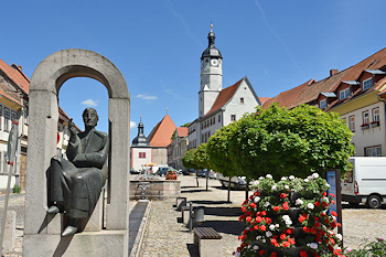 Marktplatz mit Rathaus in Weißensee