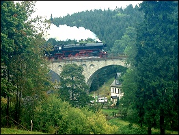 Viadukt mit Dampflok
