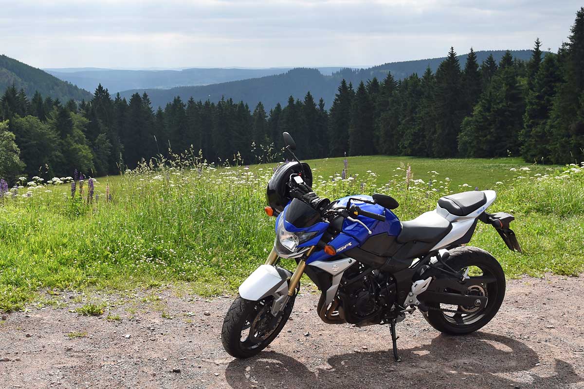 Motorrad an der Schmücke / Thüringer Wald