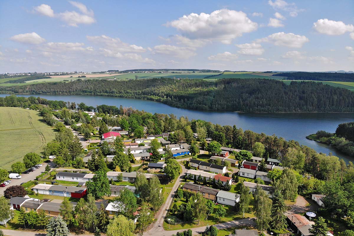 Luftbild vom Bunglowdorf Zadelsdorf