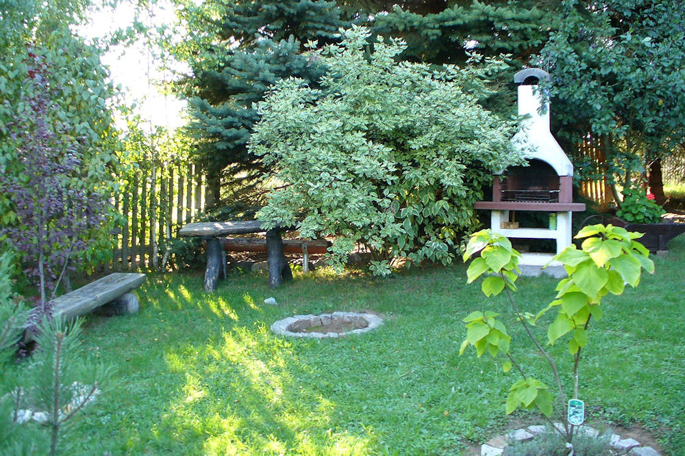 Garten mit Grillplatz