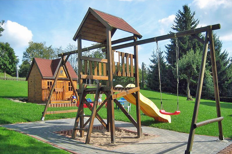 Kinderspielplatz auf dem Grundstück