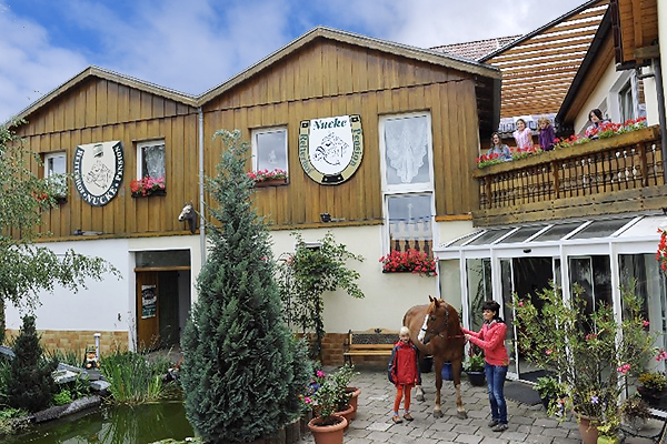Reiterhof-Pension-Eiscafe Nucke