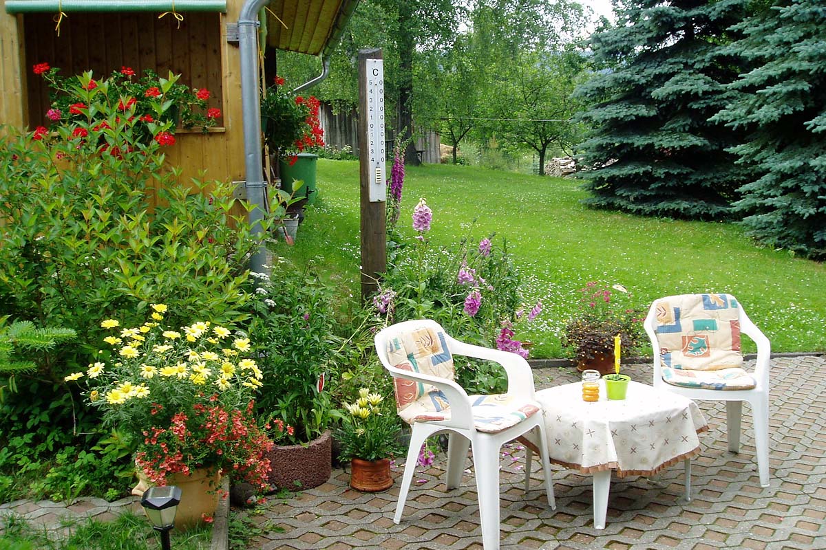 Terrasse mit Garten