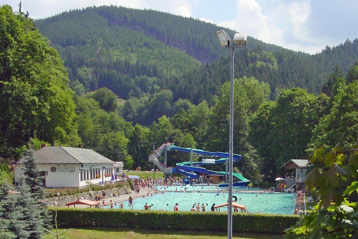 Schwimmbad in Unterweißbach
