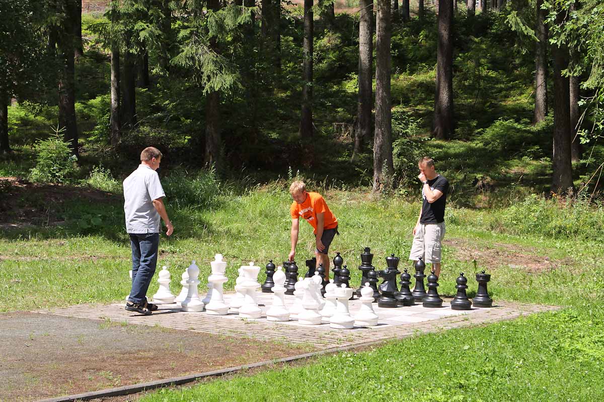Schach spielen in der Natur