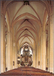 Mittelschiff mit Hochaltar