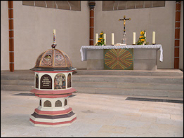 achteckiger Taufstein