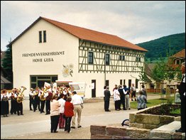Festlichkeiten vor dem Fremdenverkehrsamt