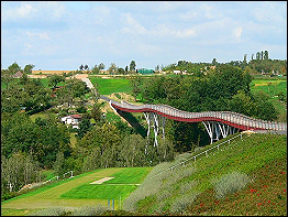 Drachenschwanzbrücke auf dem Gelände der BUGA