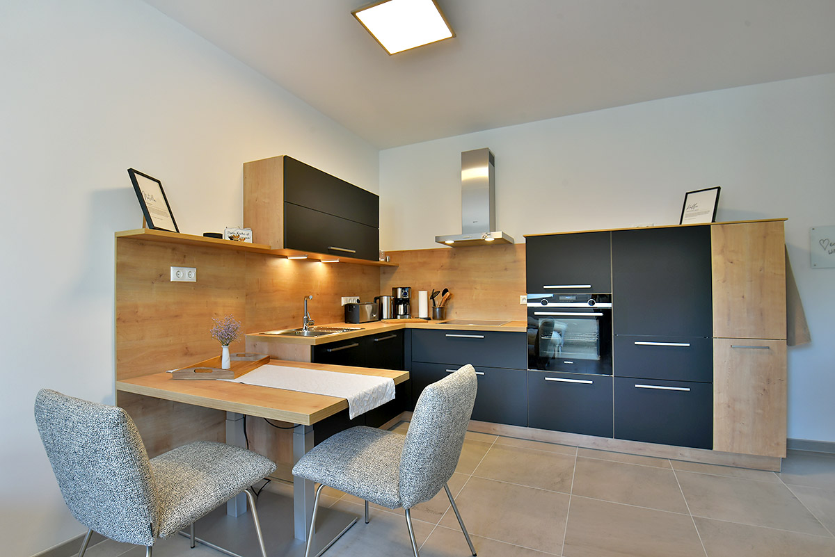 Kochbereich inkl. Esstisch