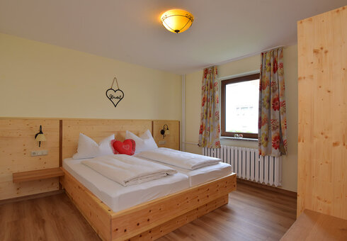 Schlafzimmer 1
