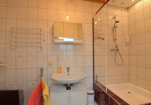 Bad mit Dusche / WC