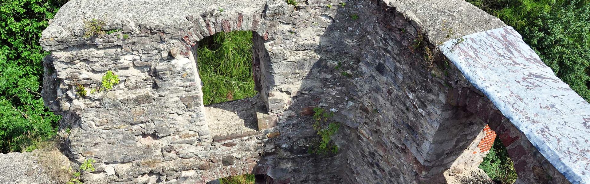 Burgruine Hallenburg - Steinbach-Hallenberg