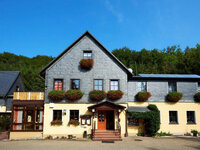 Waldhotel im Sommer