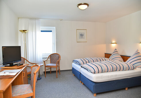 Blick in ein Dreibettzimmer