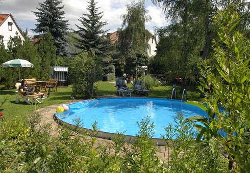 Pool im Garten