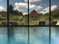 Blick auf die Hexensauna mit Liegewiese