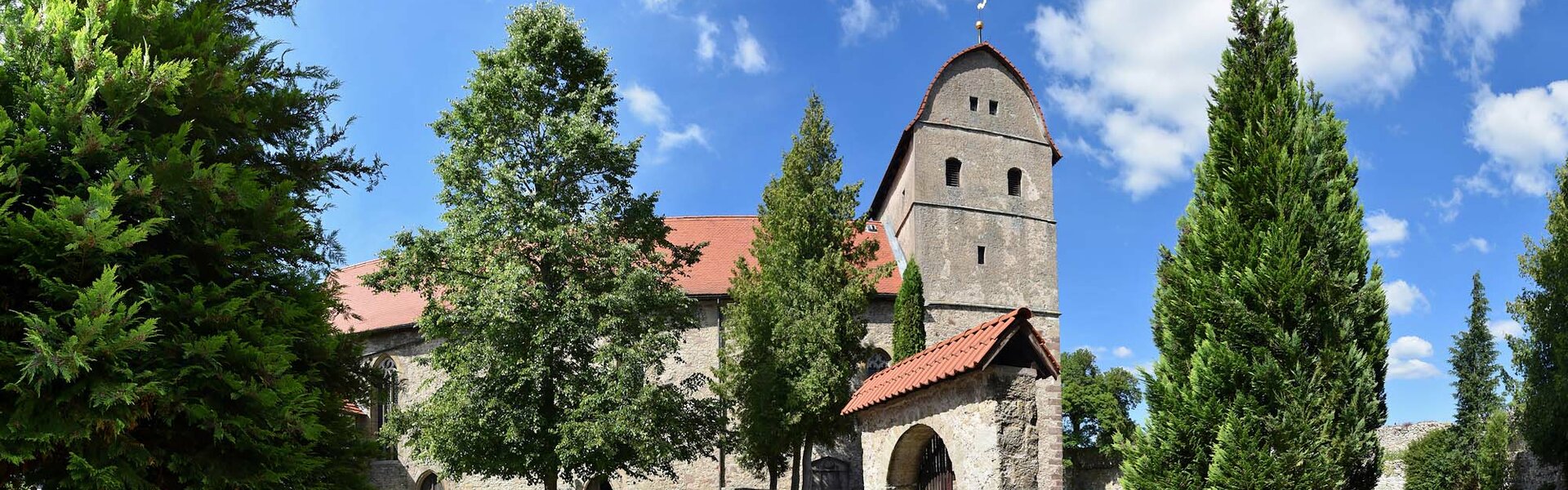 Kirchenburg mit Hallenkrypta Rohr