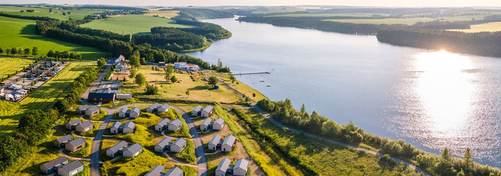 MANOAH-Haeuser-am-See-Panorama