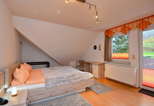 Schlafzimmer mit Doppelbett