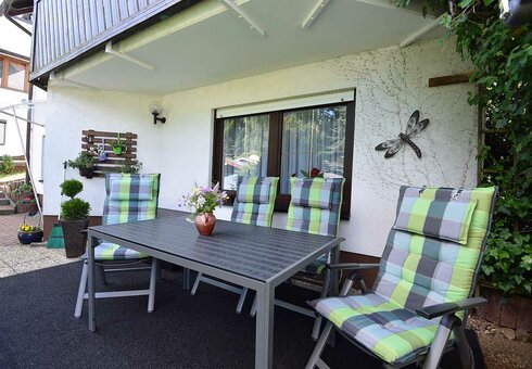 Terrasse direkt an der Fewo