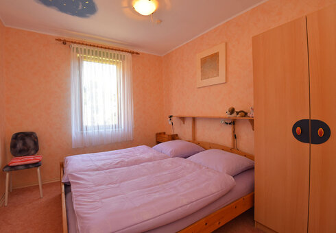 Schlafzimmer mit Doppelbett