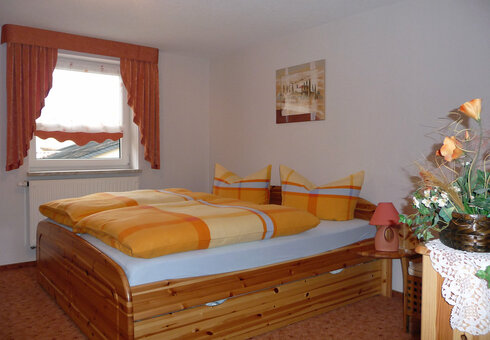 Blick in das Schlafzimmer 2