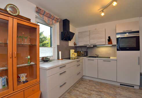 voll ausgestattete Küchenzeile