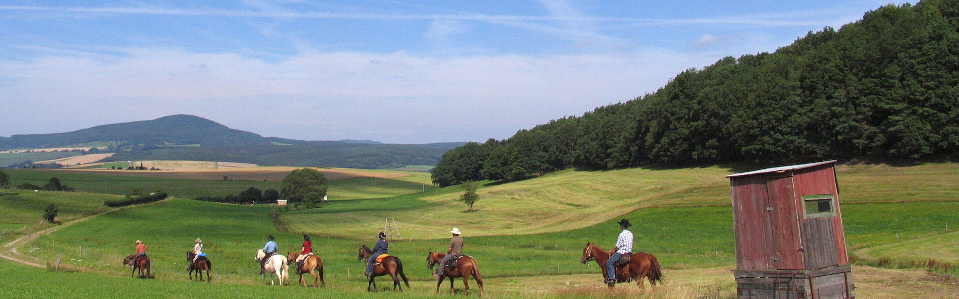 Rhönlandschaft mit Berg Baier im Hintergrund