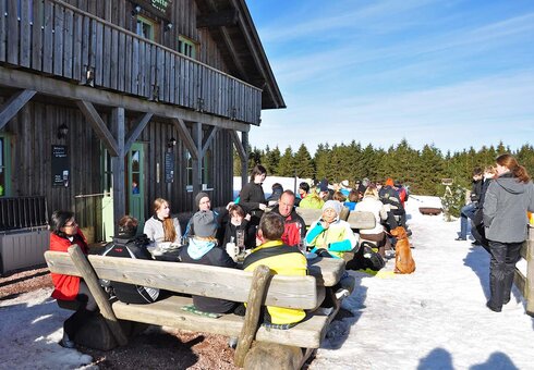 Terrasse am sonnigen Wintertag